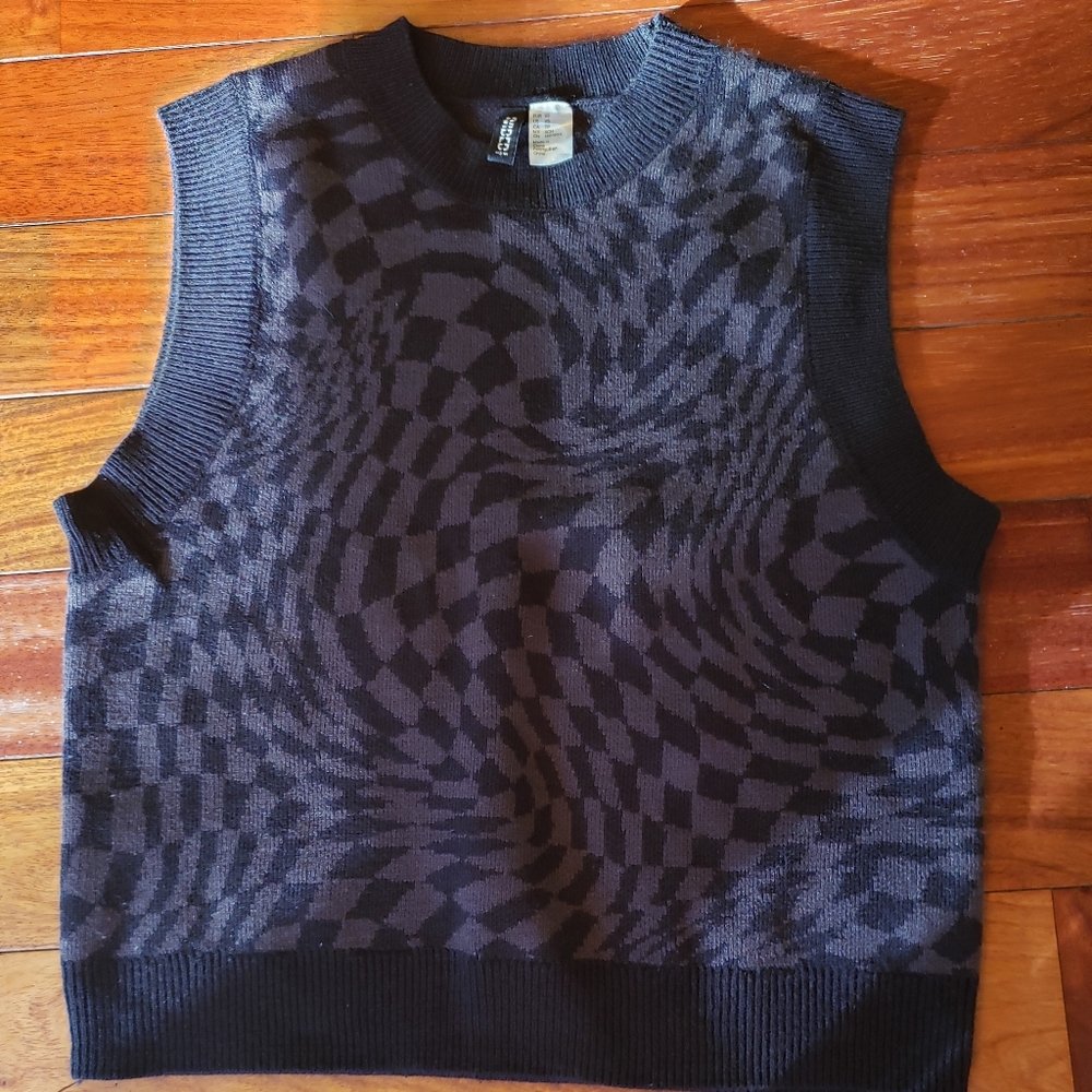 Divided By H & M Black And Gray  Checker Swirl Sweater Vest